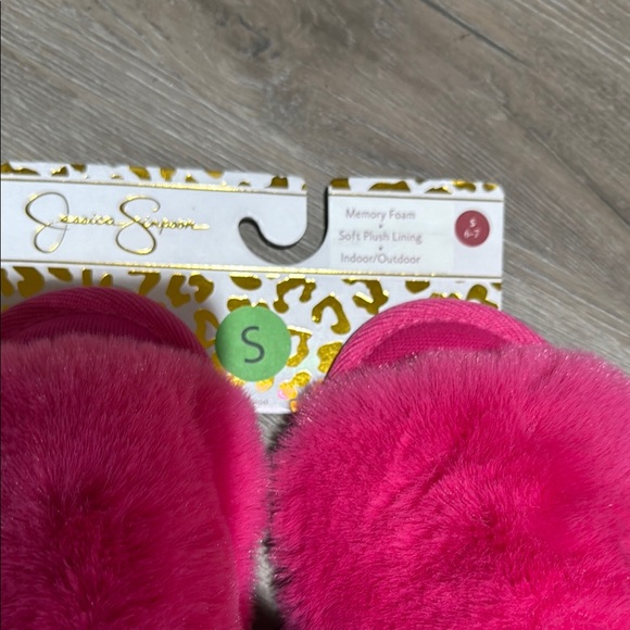 Jessica Simpson Pink Plush Slippers Cozy Faux Fur - Picture 2 of 2